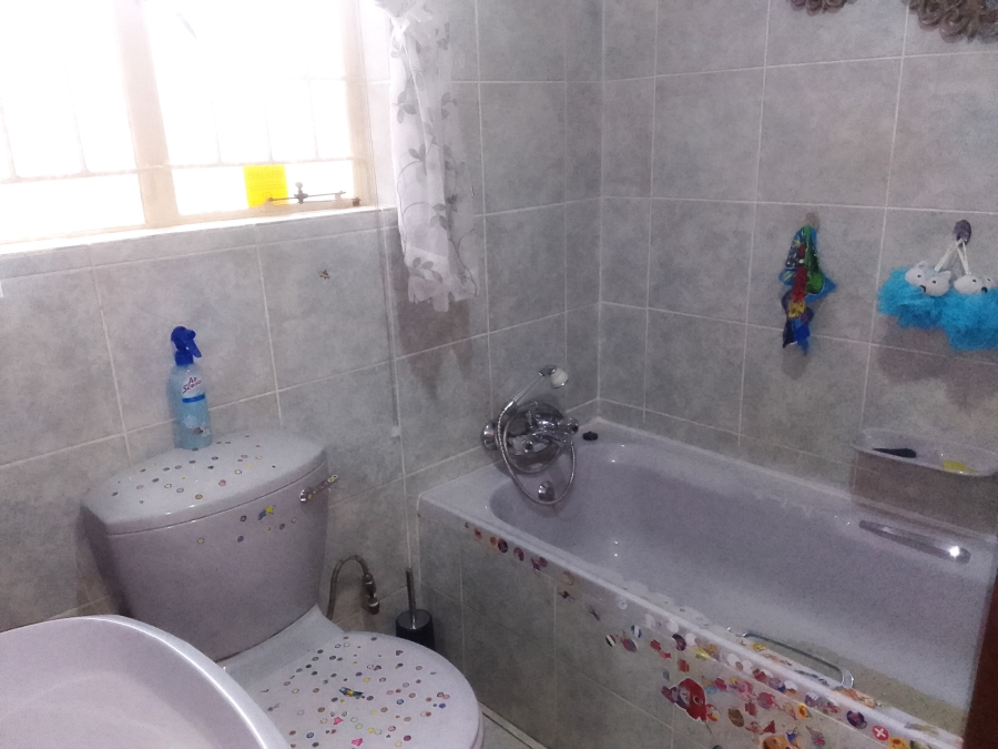 4 Bedroom Property for Sale in Geelhoutpark North West